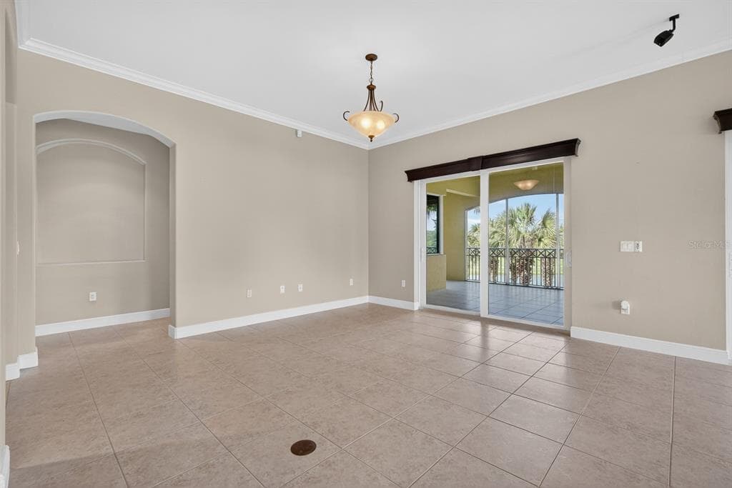 40 CASA BELLA CIRCLE 1102 photo 11