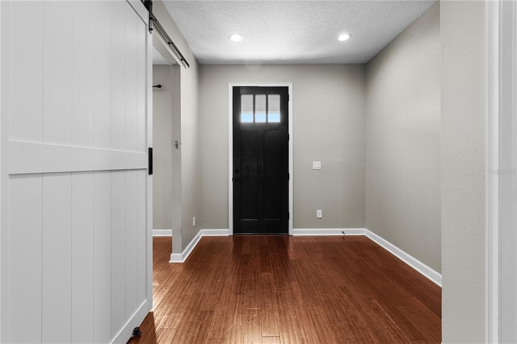 14805 US-301 N photo 17