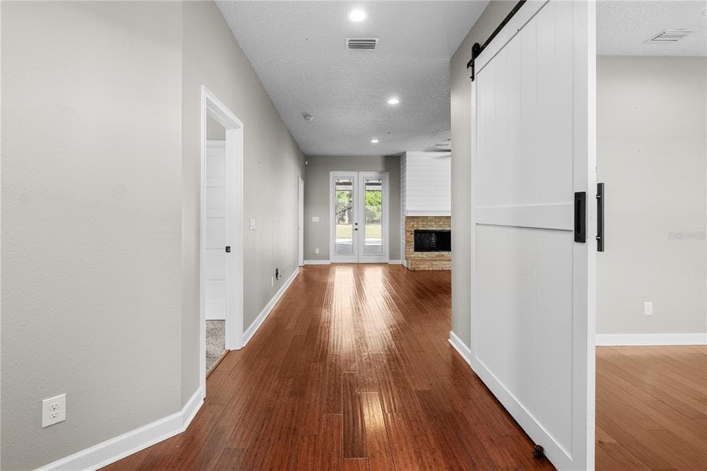 14805 US-301 N photo 18