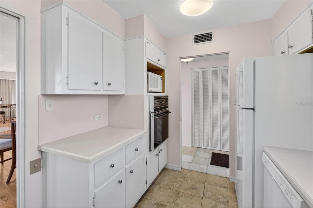 1365 SNELL ISLE BOULEVARD NE 6A photo 12
