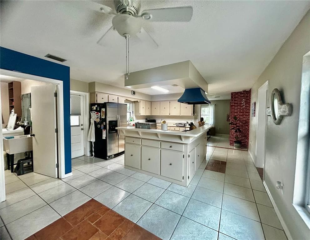2950 N SHELL ROAD photo 17