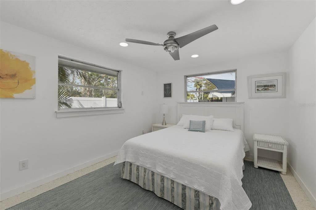 8456 MIDNIGHT PASS ROAD photo 17