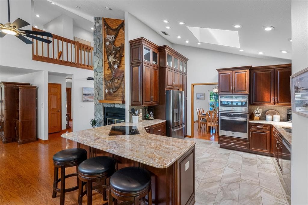 10209 LAKE GROVE DRIVE photo 11