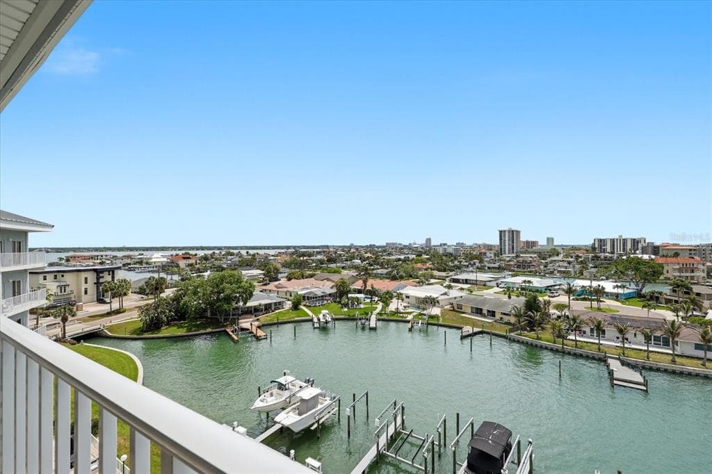 610 ISLAND WAY 607 photo 23