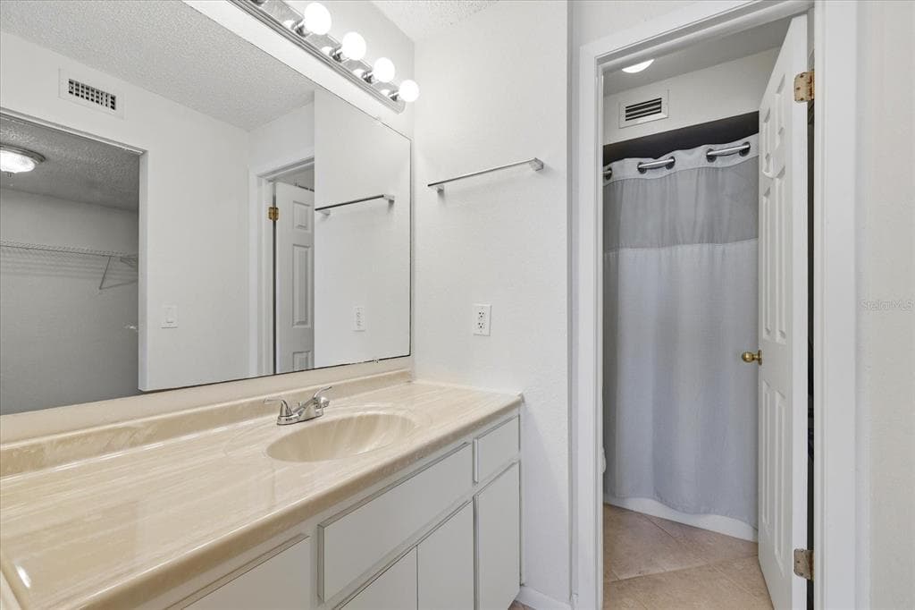 610 ISLAND WAY 607 photo 17
