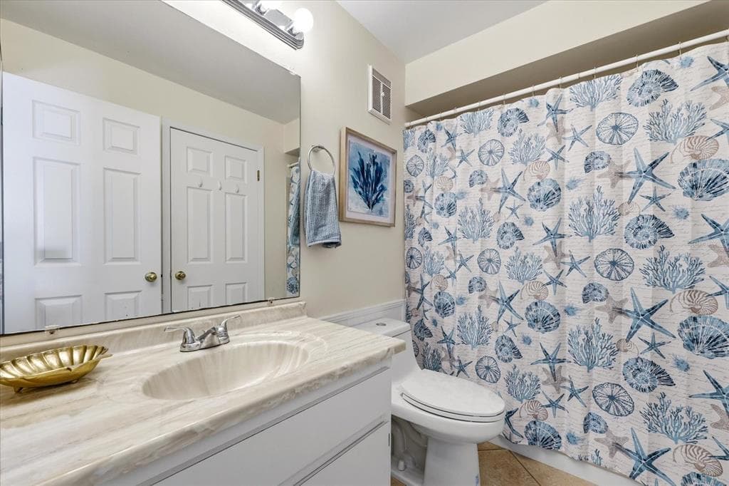 610 ISLAND WAY 607 photo 22
