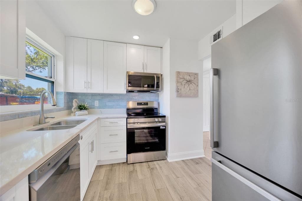 9935 RIVER DRIVE photo 10