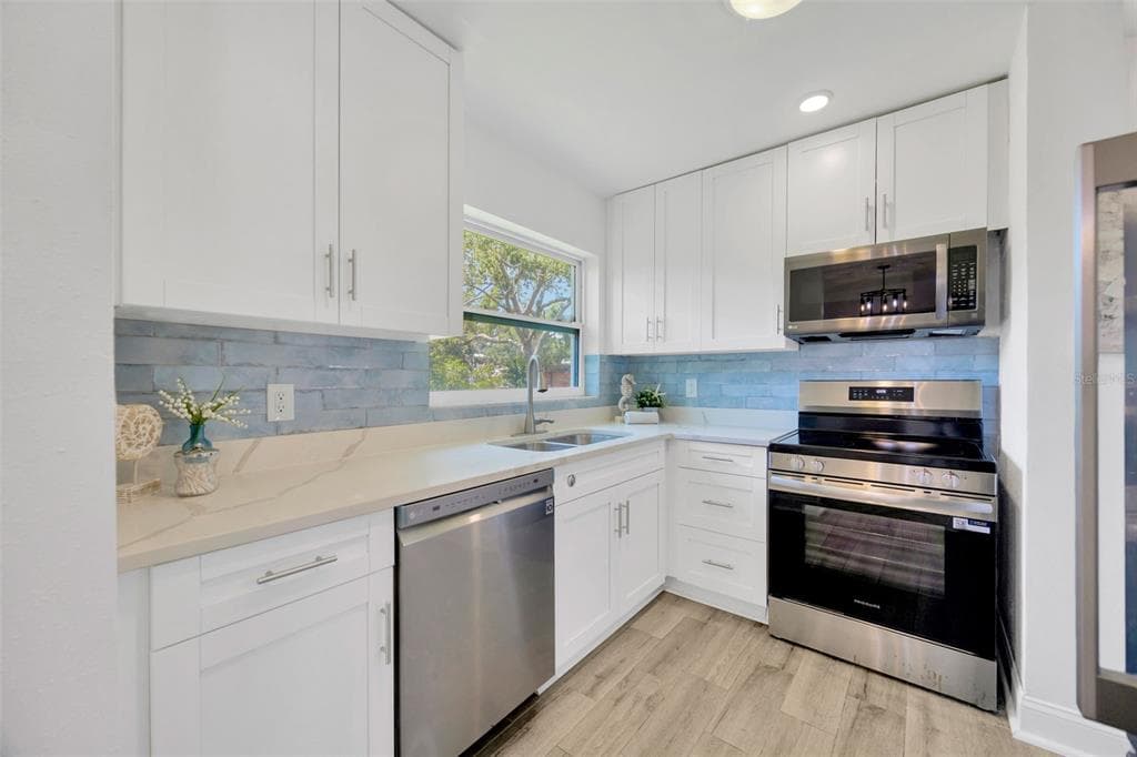 9935 RIVER DRIVE photo 8