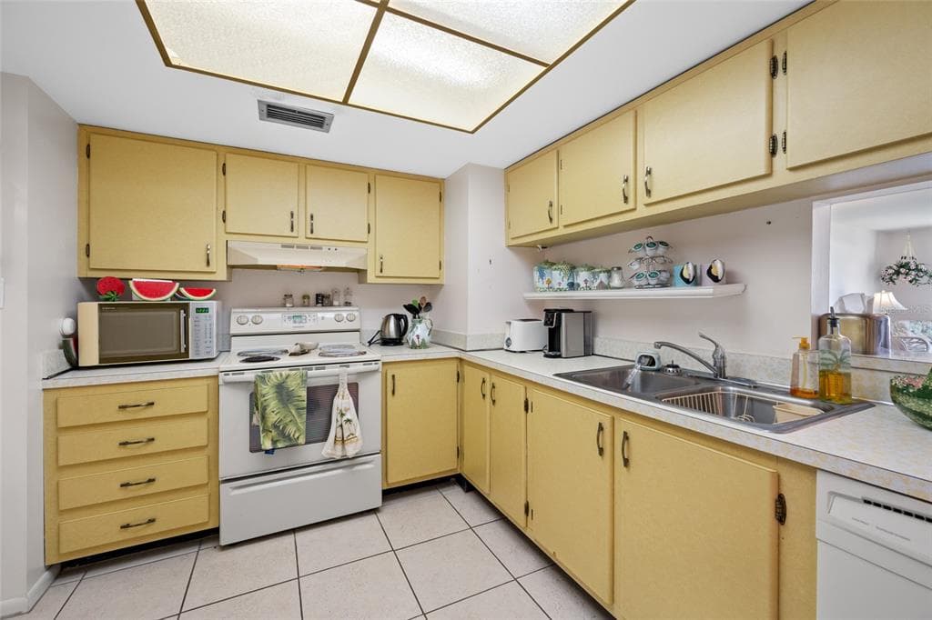 285 107TH AVENUE 306 photo 8