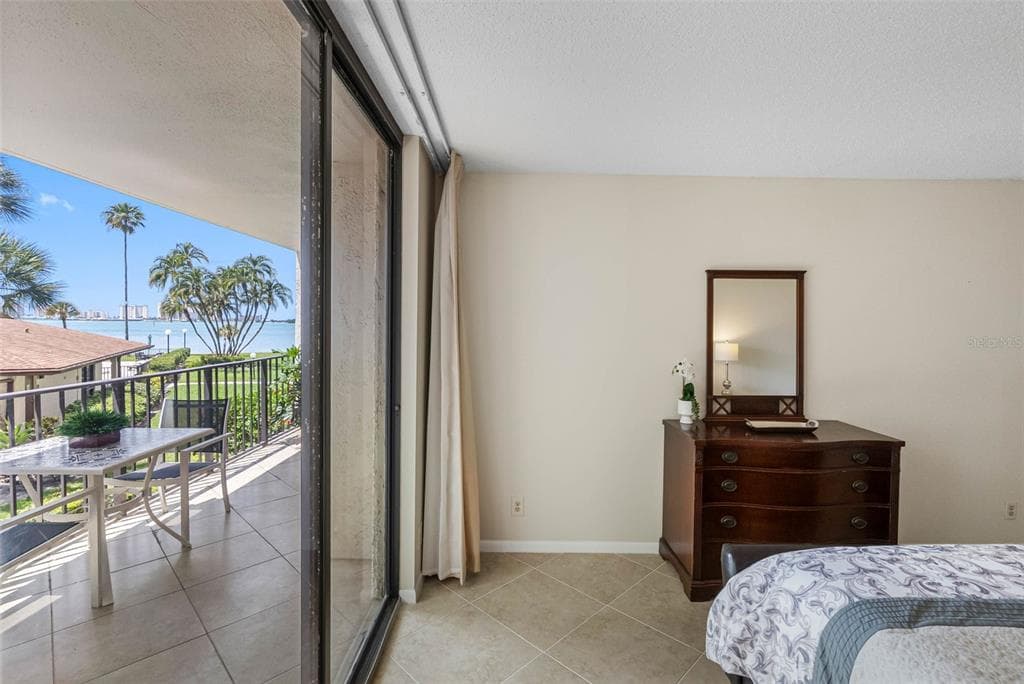 100 OAKMONT LANE 203 photo 23