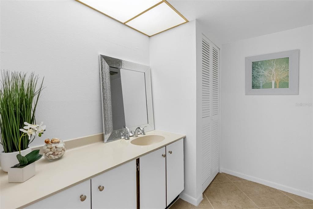 100 OAKMONT LANE 203 photo 20