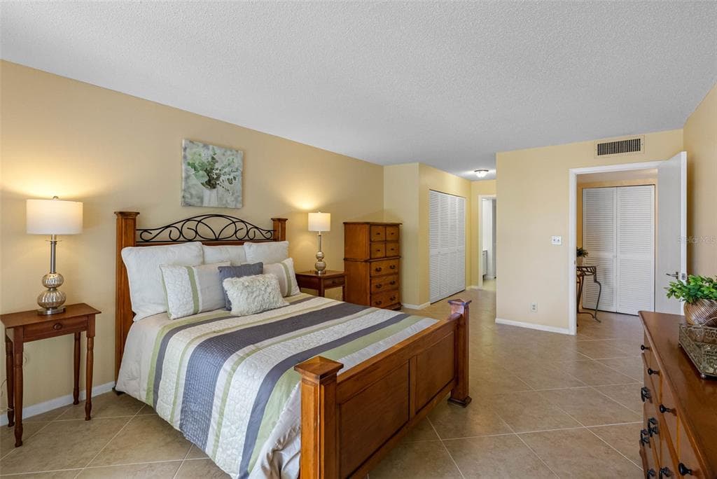 100 OAKMONT LANE 203 photo 18