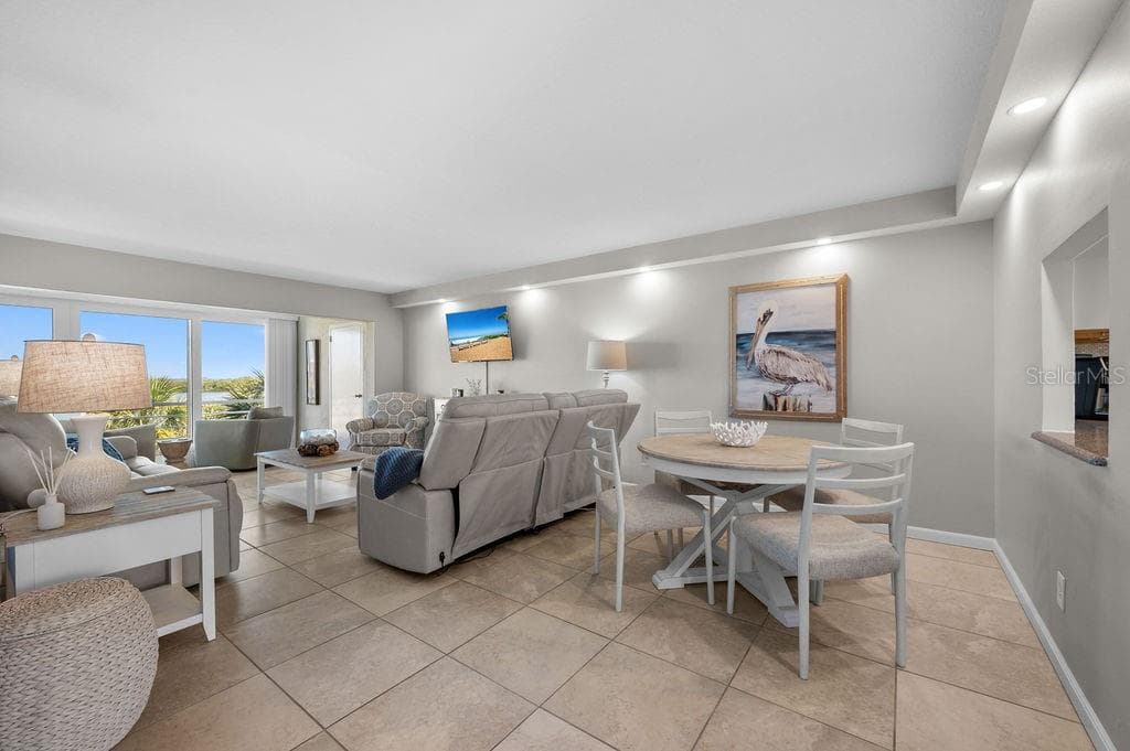 600 SUTTON PLACE B302 photo 6