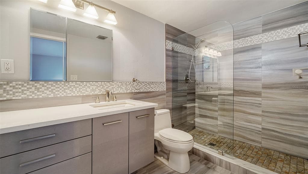 600 SUTTON PLACE B302 photo 22