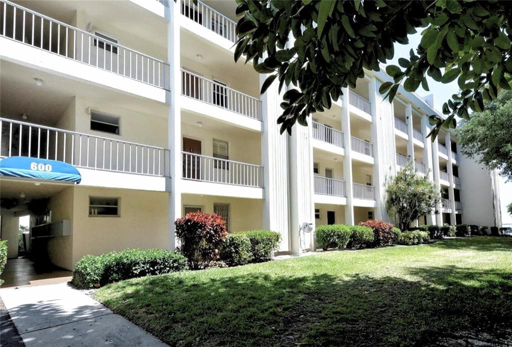 600 SUTTON PLACE B302 photo 4