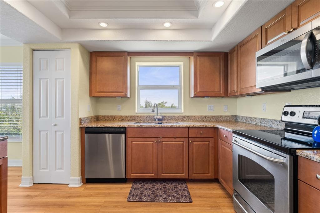 101 N MARION COURT 215 photo 8