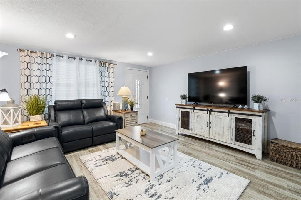 107 6TH STREET NW photo 4