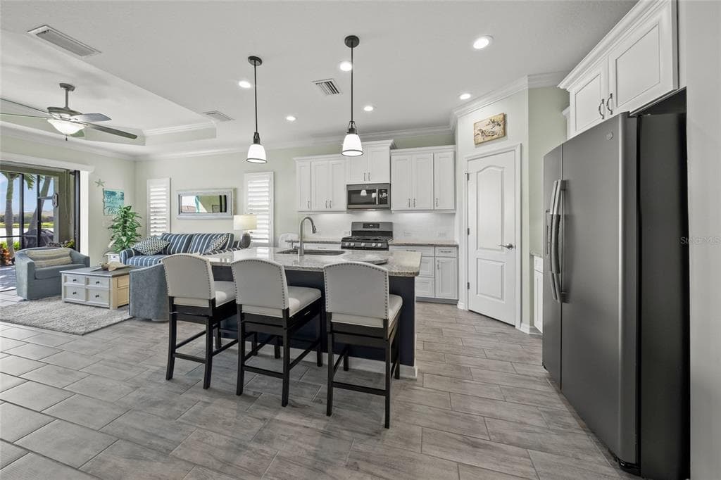 215 CASSANO DRIVE photo 18