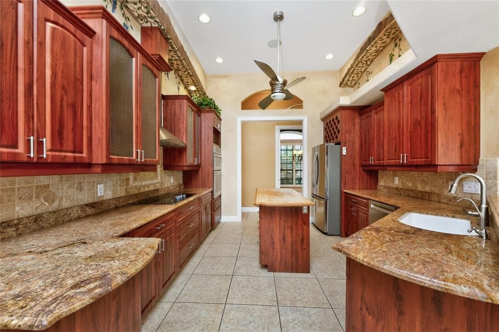 1141 ROTONDA CIRCLE photo 16