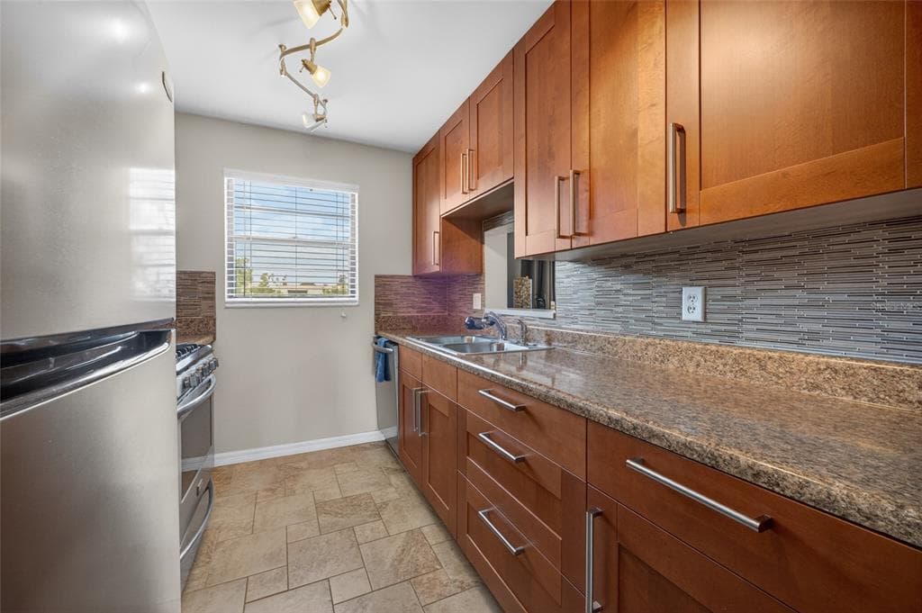 6080 80TH STREET N 409 photo 7