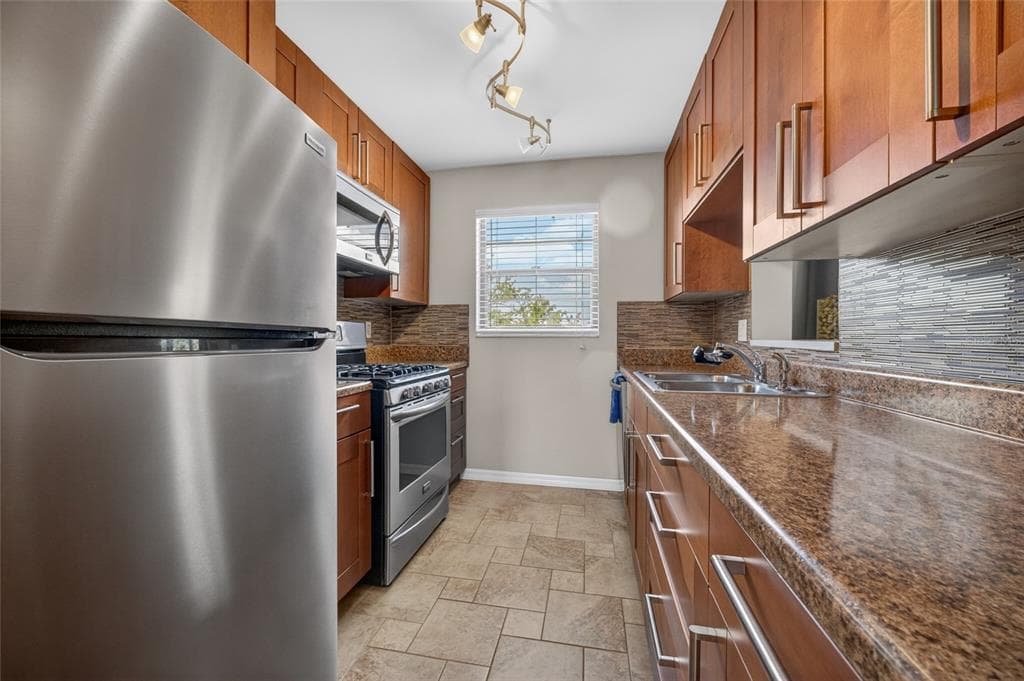 6080 80TH STREET N 409 photo 8