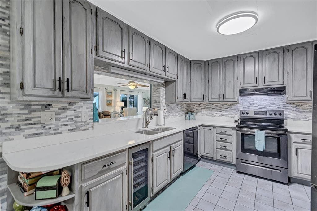 563 LEWIS BOULEVARD SE photo 13