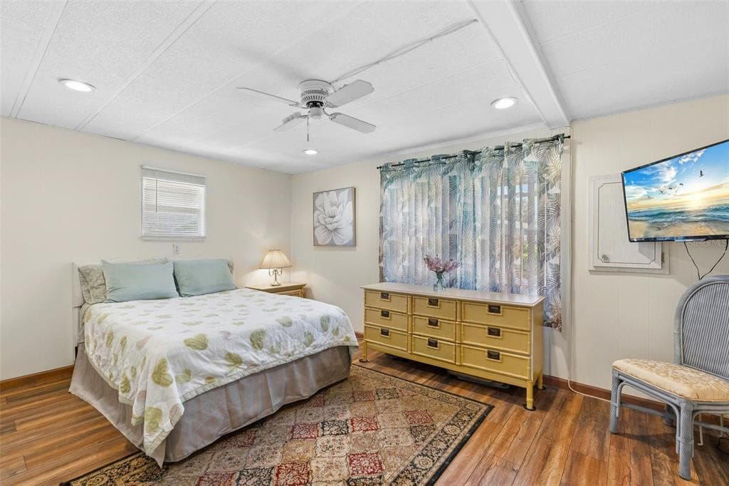 970 JOLANDA CIRCLE photo 17