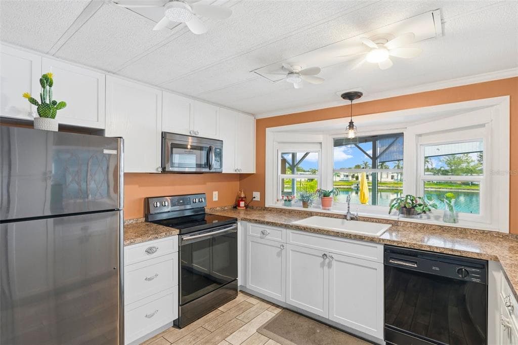 970 JOLANDA CIRCLE photo 3
