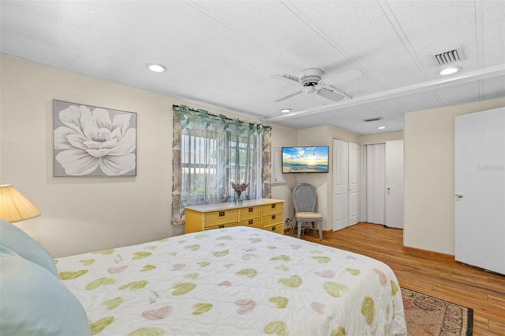 970 JOLANDA CIRCLE photo 18