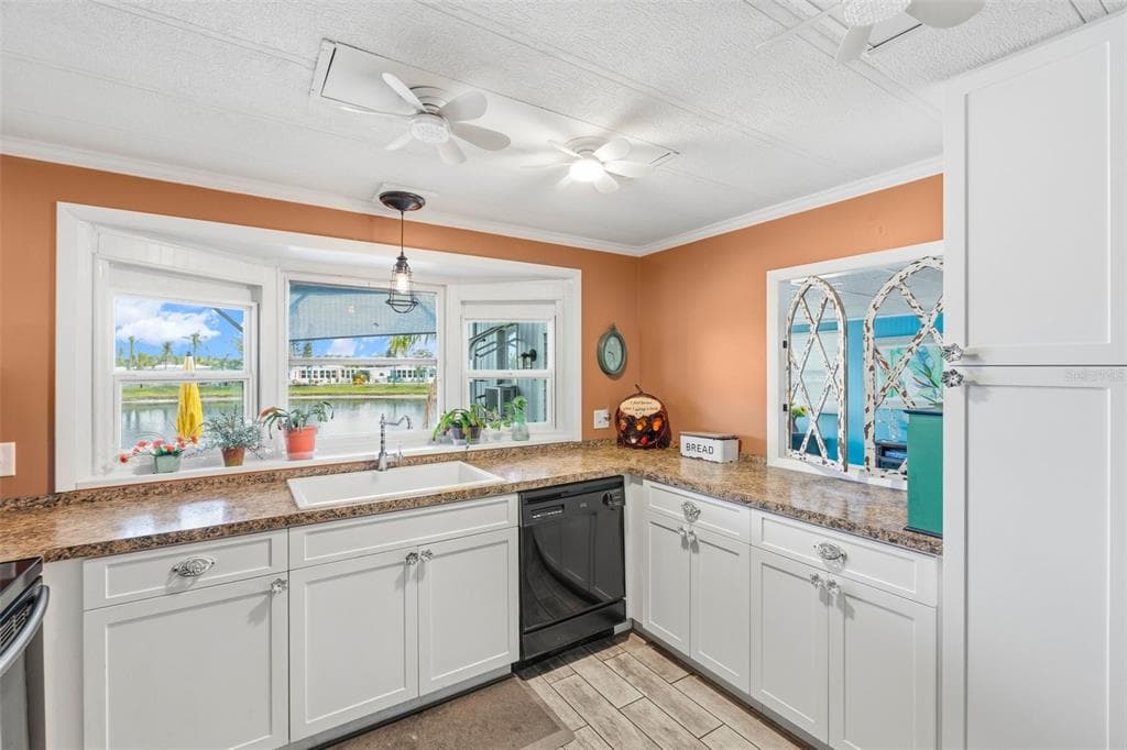 970 JOLANDA CIRCLE photo 4