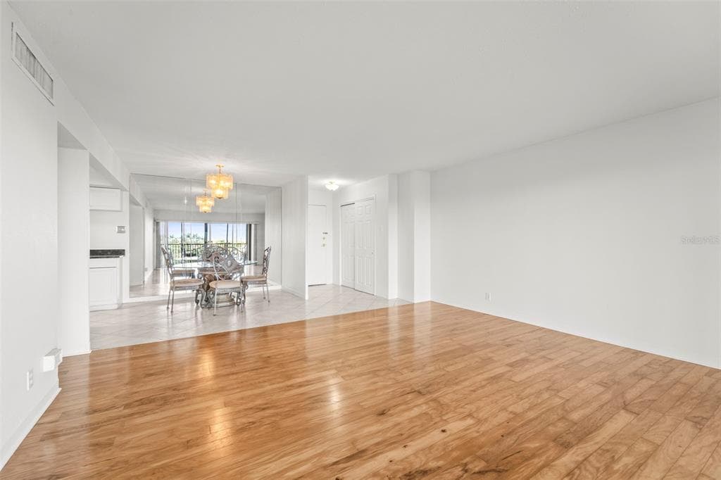 10355 PARADISE BOULEVARD 403 photo 17