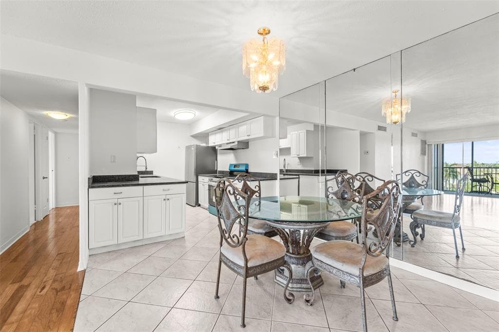 10355 PARADISE BOULEVARD 403 photo 7