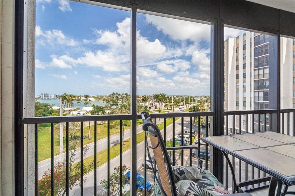 10355 PARADISE BOULEVARD 403 photo 20