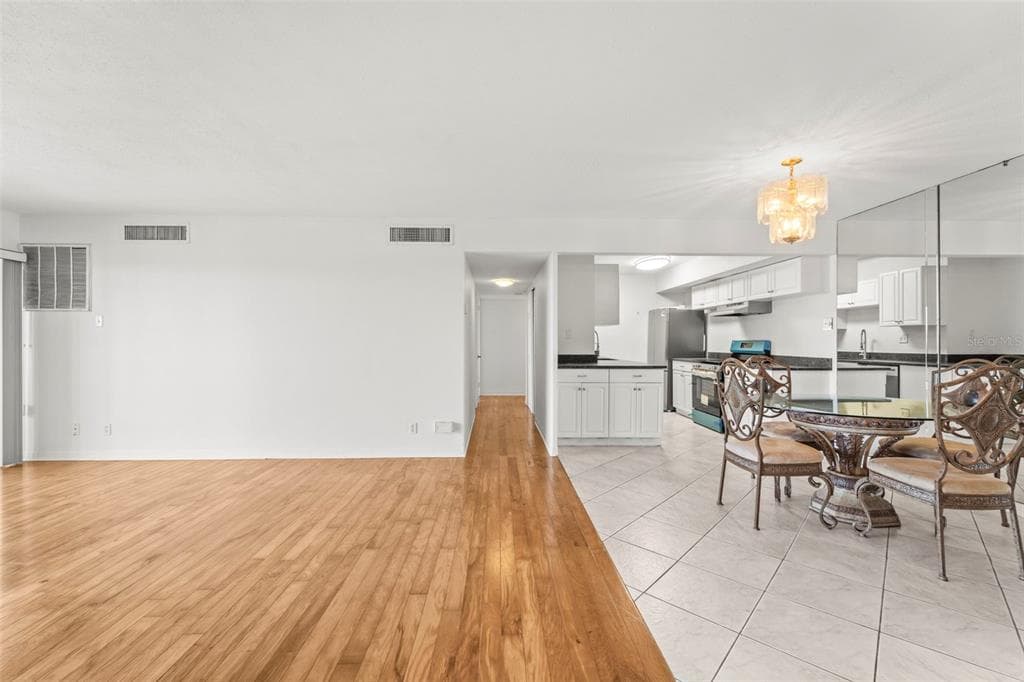 10355 PARADISE BOULEVARD 403 photo 8
