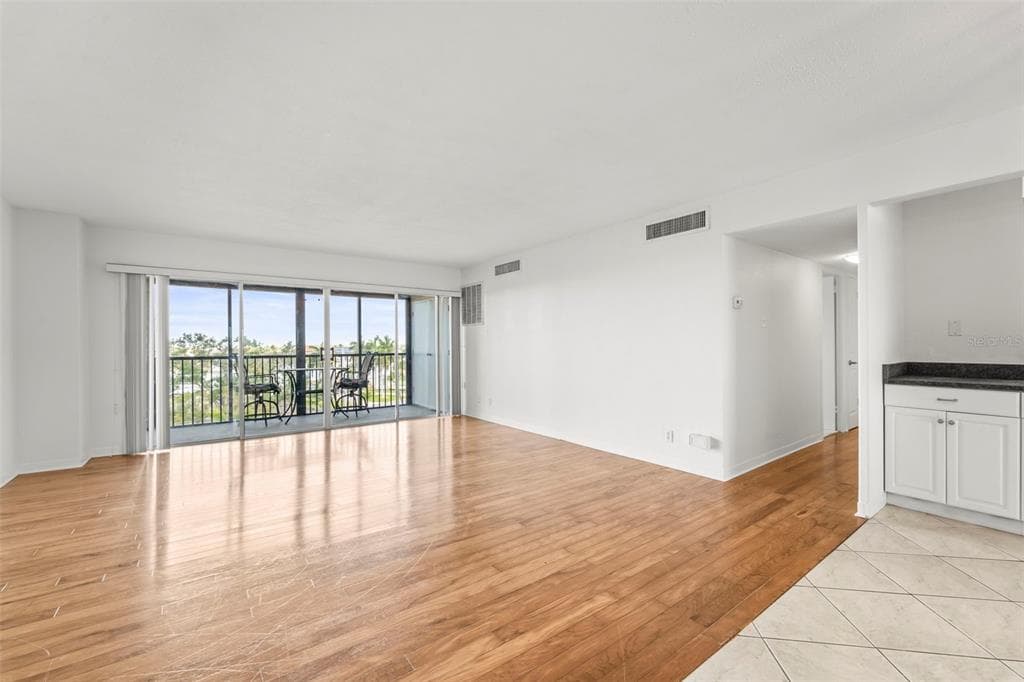 10355 PARADISE BOULEVARD 403 photo 21