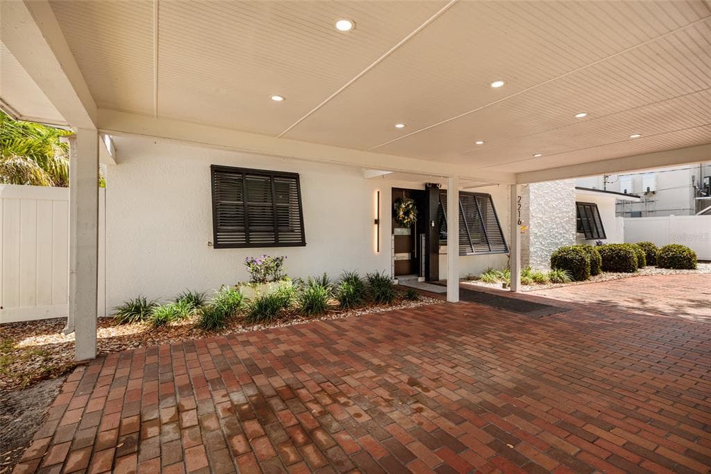 2216 S OCCIDENT STREET photo 4