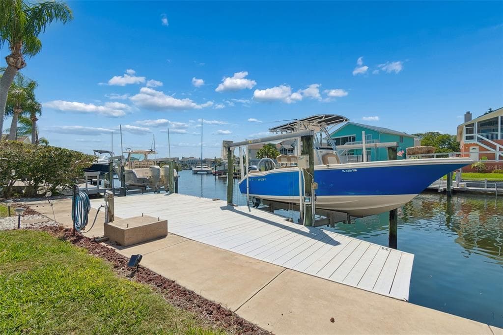 6211 BAYSIDE DRIVE photo 2