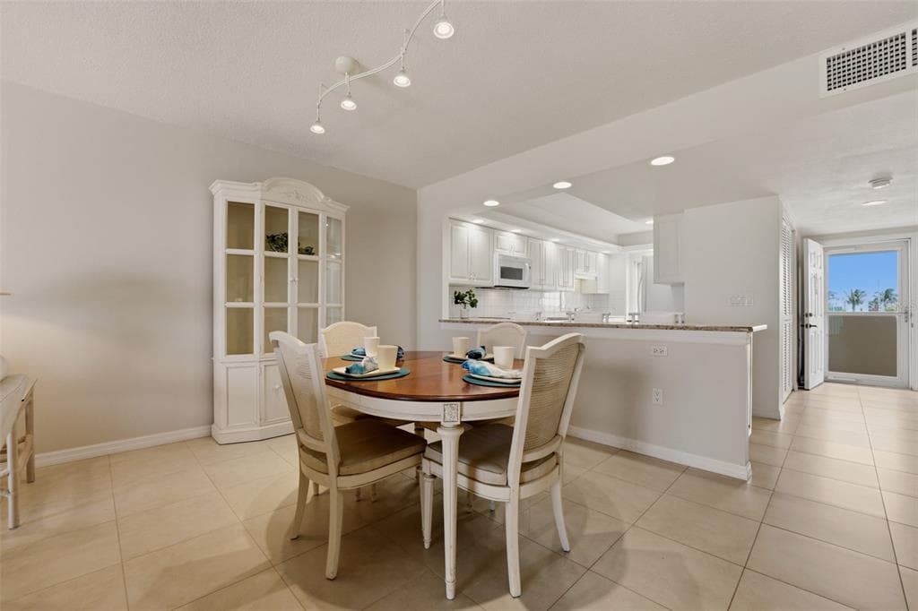 1150 TARPON CENTER DRIVE 304 photo 15