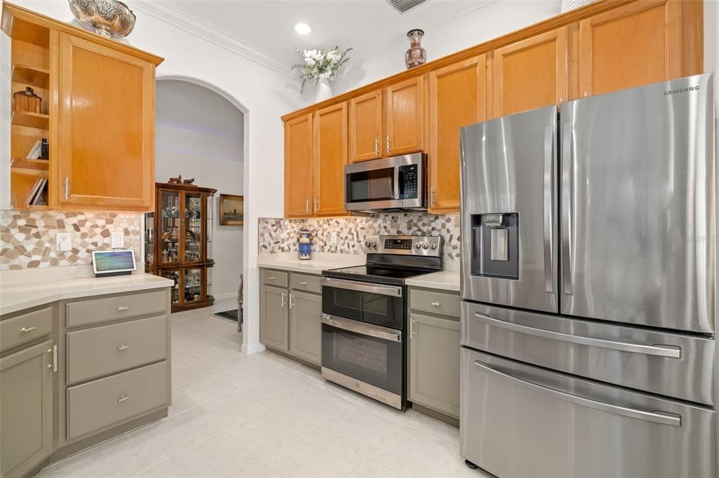 6413 GRAND POINT AVENUE photo 17