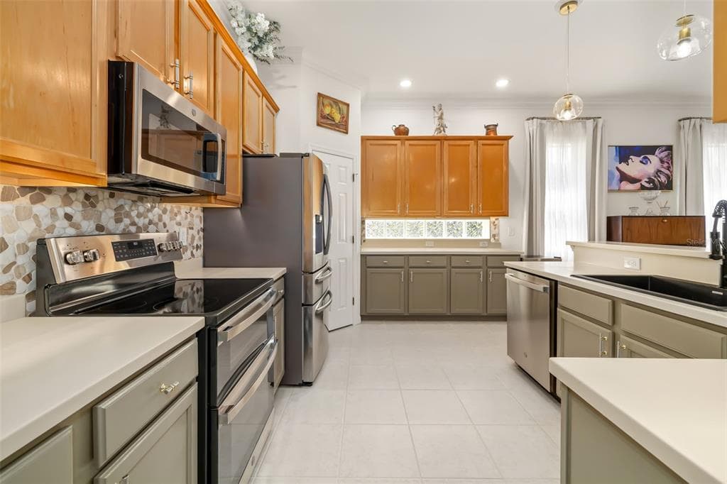 6413 GRAND POINT AVENUE photo 15