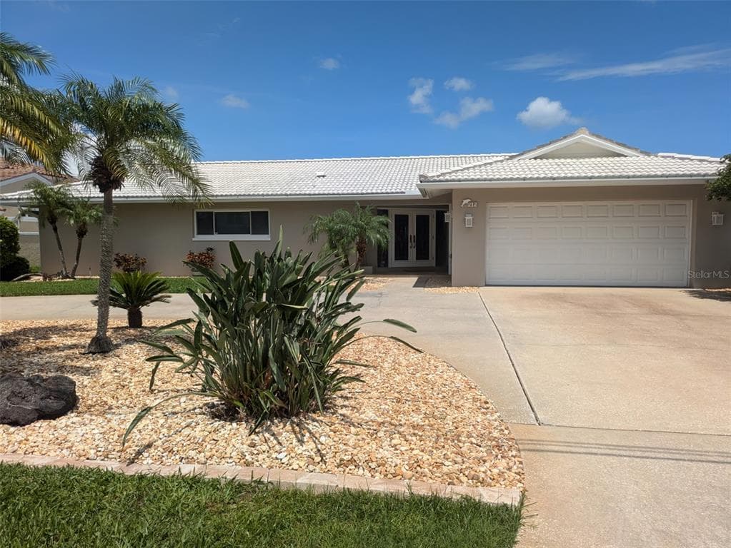 212 POINCIANA LANE 2
