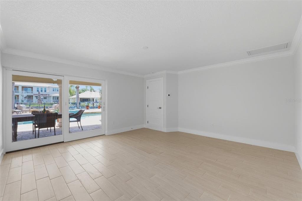 2080 HAWAII AVENUE NE photo 20