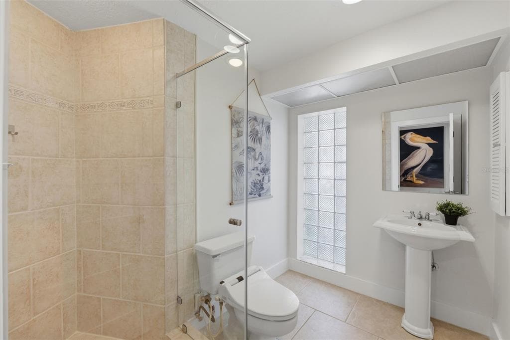 2080 HAWAII AVENUE NE photo 25