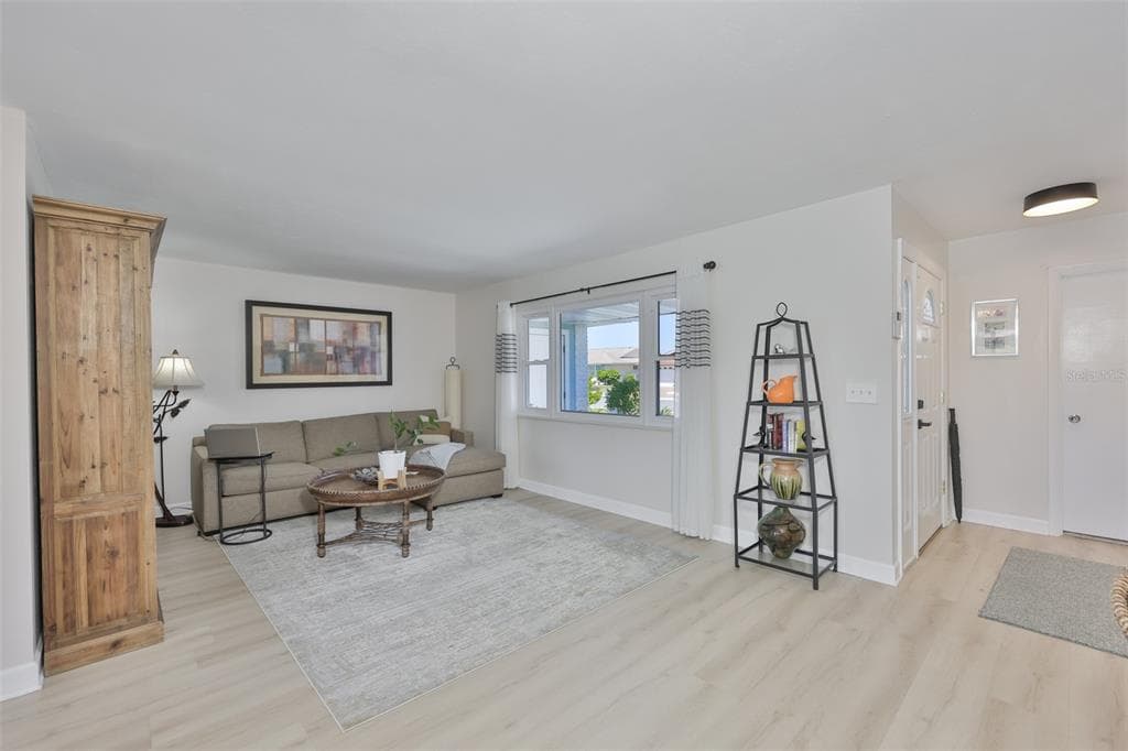 1704 DANBURY DRIVE photo 10
