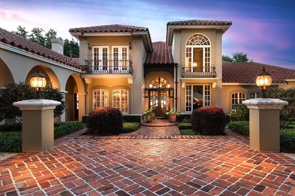 1351 N CLASSIC COURT 1