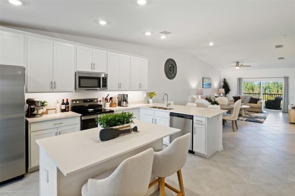 14241 HERITAGE LANDING BOULEVARD 1827 photo 2