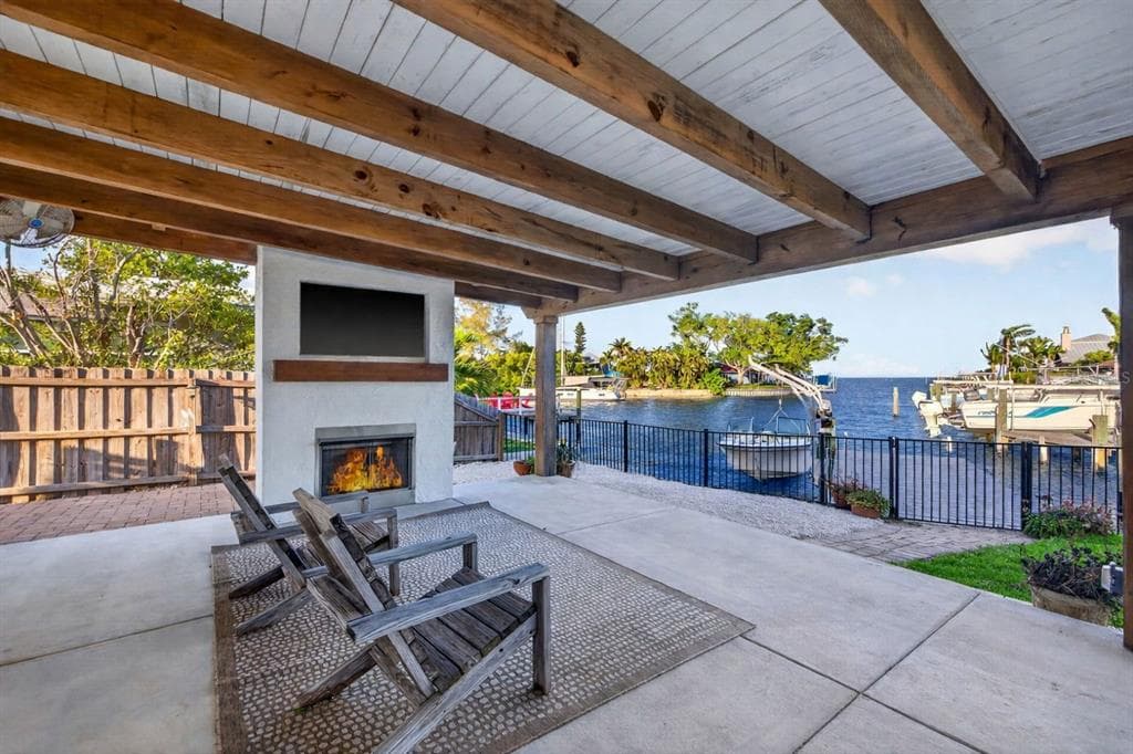 4200 BEACH DRIVE SE photo 2