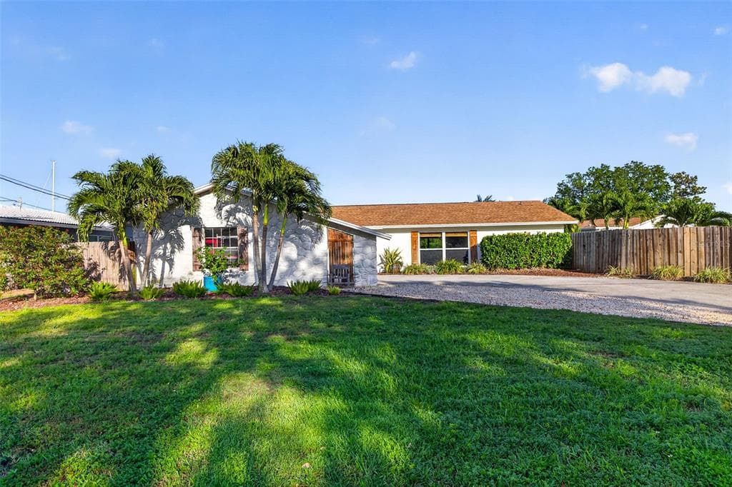 4200 BEACH DRIVE SE photo 3