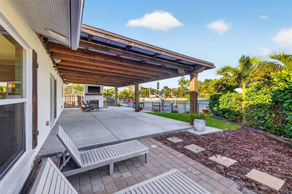4200 BEACH DRIVE SE photo 21