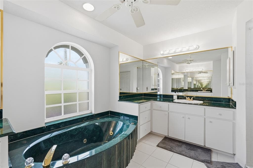 885 ROTONDA CIRCLE photo 24